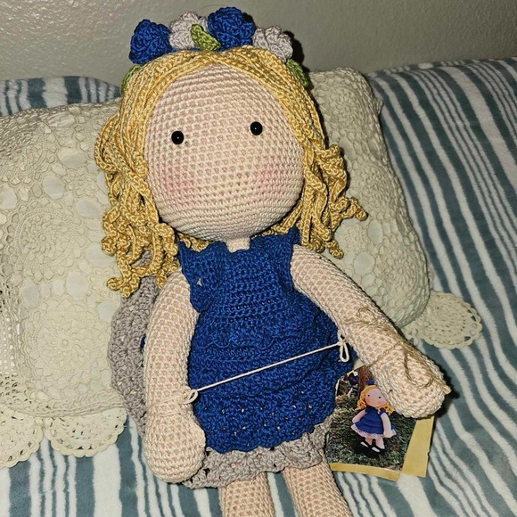 Hi! I’m selling this beautiful handmade dolls🩷